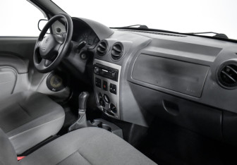 Подержанный автомобиль Renault Logan Sedan 2009 года (12 фото)