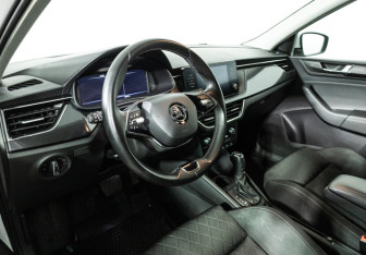 Подержанный автомобиль Skoda Rapid Liftback 2021 года (11 фото)