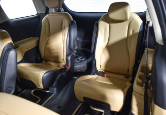 Подержанный автомобиль Kia Carnival 2021 года (12 фото)