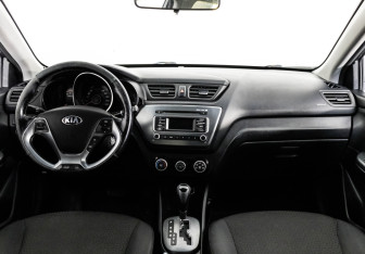 Подержанный автомобиль Kia Rio Sedan 2015 года (10 фото)