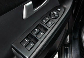 Подержанный автомобиль Kia Sportage 2011 года (10 фото)