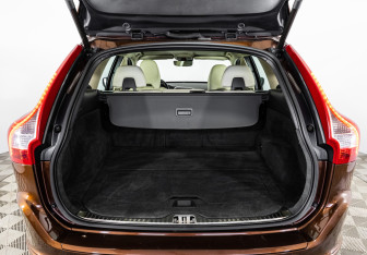 Подержанный автомобиль Volvo XC60 2015 года (27 фото)