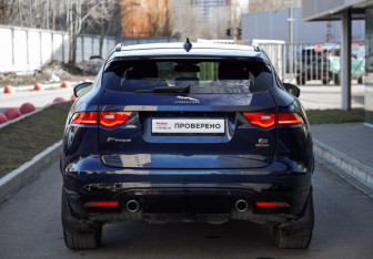 Подержанный автомобиль Jaguar F-Pace 2017 года (6 фото)