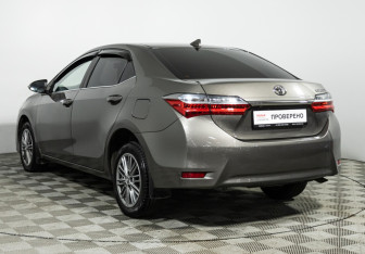 Подержанный автомобиль Toyota Corolla Sedan 2018 года (7 фото)
