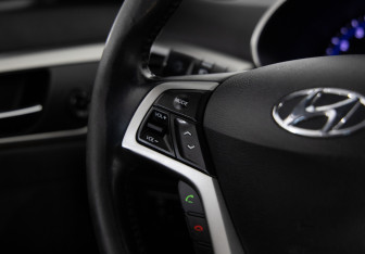 Подержанный автомобиль Hyundai Veloster 2013 года (19 фото)