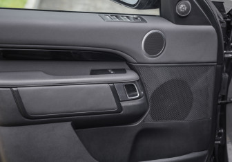 Подержанный автомобиль Land Rover Discovery 2019 года (27 фото)