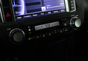 Подержанный автомобиль Toyota Land Cruiser Prado 2014 года (19 фото)
