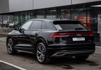 Подержанный автомобиль Audi Q8 2018 года (7 фото)