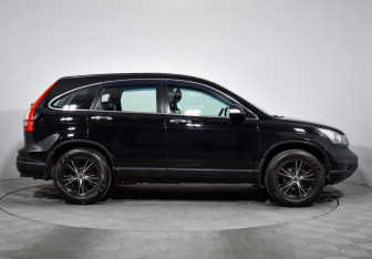 Подержанный автомобиль Honda CR-V 2011 года (4 фото)