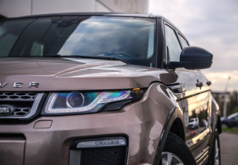 Подержанный автомобиль Land Rover Range Rover Evoque 2017 года (2 фото)