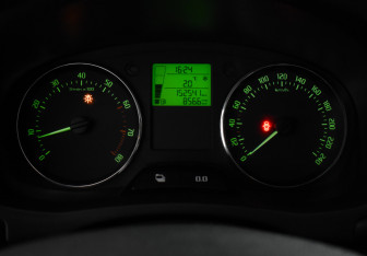 Подержанный автомобиль Skoda Fabia Hatchback 2011 года (15 фото)