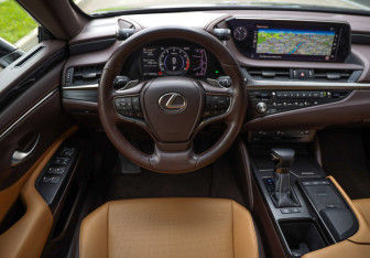 Подержанный автомобиль Lexus ES 2021 года (12 фото)