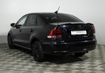 Подержанный автомобиль Volkswagen Polo Sedan 2017 года (7 фото)