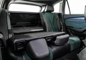 Подержанный автомобиль Geely Monjaro 2023 года (30 фото)