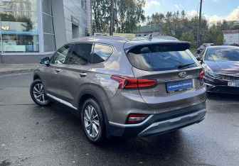 Подержанный автомобиль Hyundai Santa Fe 2019 года (8 фото)