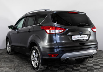 Подержанный автомобиль Ford Kuga 2016 года (7 фото)