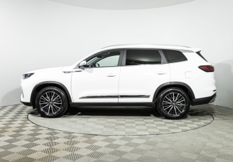 Подержанный автомобиль Chery Tiggo 8 Pro 2022 года (8 фото)