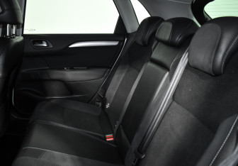 Подержанный автомобиль Citroen C4 Hatchback 2011 года (13 фото)