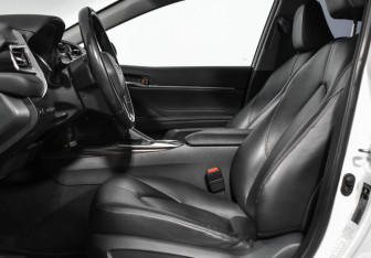 Подержанный автомобиль Toyota Camry Sedan 2018 года (10 фото)