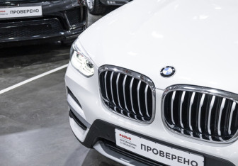 Подержанный автомобиль BMW X3 2018 года (4 фото)