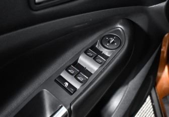 Подержанный автомобиль Ford Kuga 2014 года (10 фото)