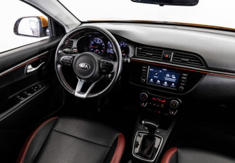 Подержанный автомобиль Kia Rio Hatchback 2019 года (15 фото)