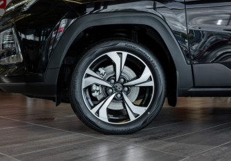 Новый Москвич 3 2024 (8 фото)