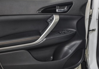 Подержанный автомобиль Mitsubishi Eclipse Cross 2018 года (20 фото)