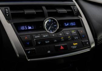 Подержанный автомобиль Lexus NX 2015 года (18 фото)