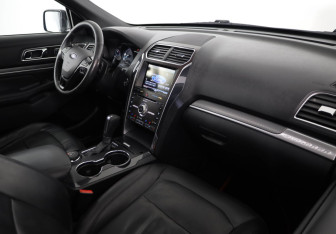 Подержанный автомобиль Ford Explorer 2015 года (19 фото)