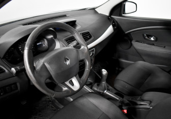 Подержанный автомобиль Renault Fluence 2011 года (9 фото)