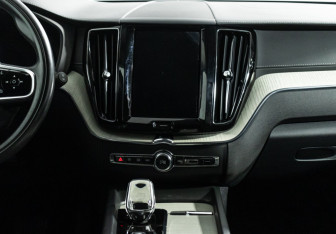 Подержанный автомобиль Volvo XC60 2021 года (14 фото)