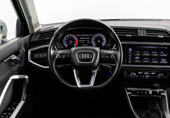 Подержанный автомобиль Audi Q3 2019 года (13 фото)