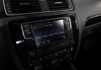 Подержанный автомобиль Volkswagen Jetta Sedan 2018 года (18 фото)