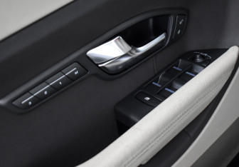 Подержанный автомобиль Land Rover Range Rover Evoque 2012 года (10 фото)