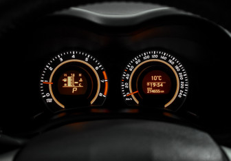 Подержанный автомобиль Toyota Corolla Sedan 2012 года (18 фото)