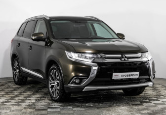 Подержанный автомобиль Mitsubishi Outlander 2015 года (3 фото)