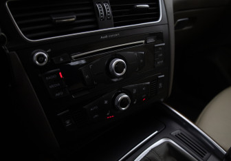 Подержанный автомобиль Audi Q5 2012 года (14 фото)