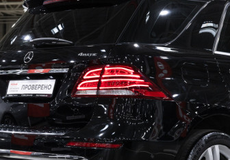 Подержанный автомобиль Mercedes-Benz GLE 2016 года (9 фото)