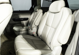 Подержанный автомобиль Kia Carnival 2018 года (10 фото)