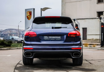Подержанный автомобиль Porsche Cayenne 2017 года (8 фото)