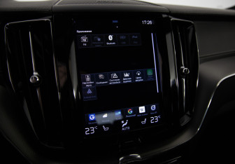 Подержанный автомобиль Volvo XC60 2020 года (18 фото)