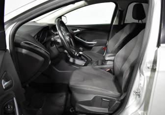 Подержанный автомобиль Ford Focus Hatchback 2012 года (11 фото)