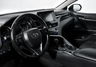 Подержанный автомобиль Toyota Camry Sedan 2021 года (9 фото)