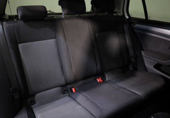 Подержанный автомобиль Volkswagen Golf Hatchback 2013 года (19 фото)