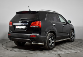 Подержанный автомобиль Kia Sorento 2011 года (5 фото)