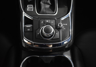 Подержанный автомобиль Mazda CX-9 2017 года (19 фото)