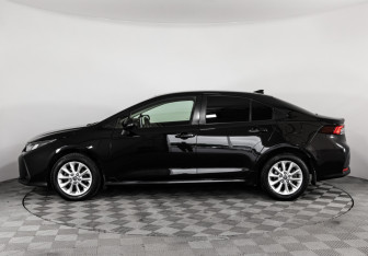 Подержанный автомобиль Toyota Corolla Sedan 2019 года (8 фото)