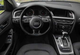 Подержанный автомобиль Audi A4 Sedan 2013 года (12 фото)