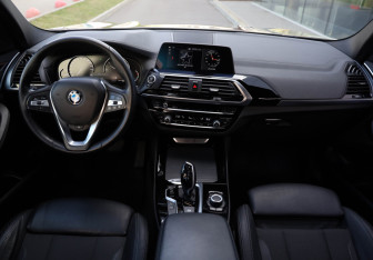 Подержанный автомобиль BMW X3 2020 года (8 фото)